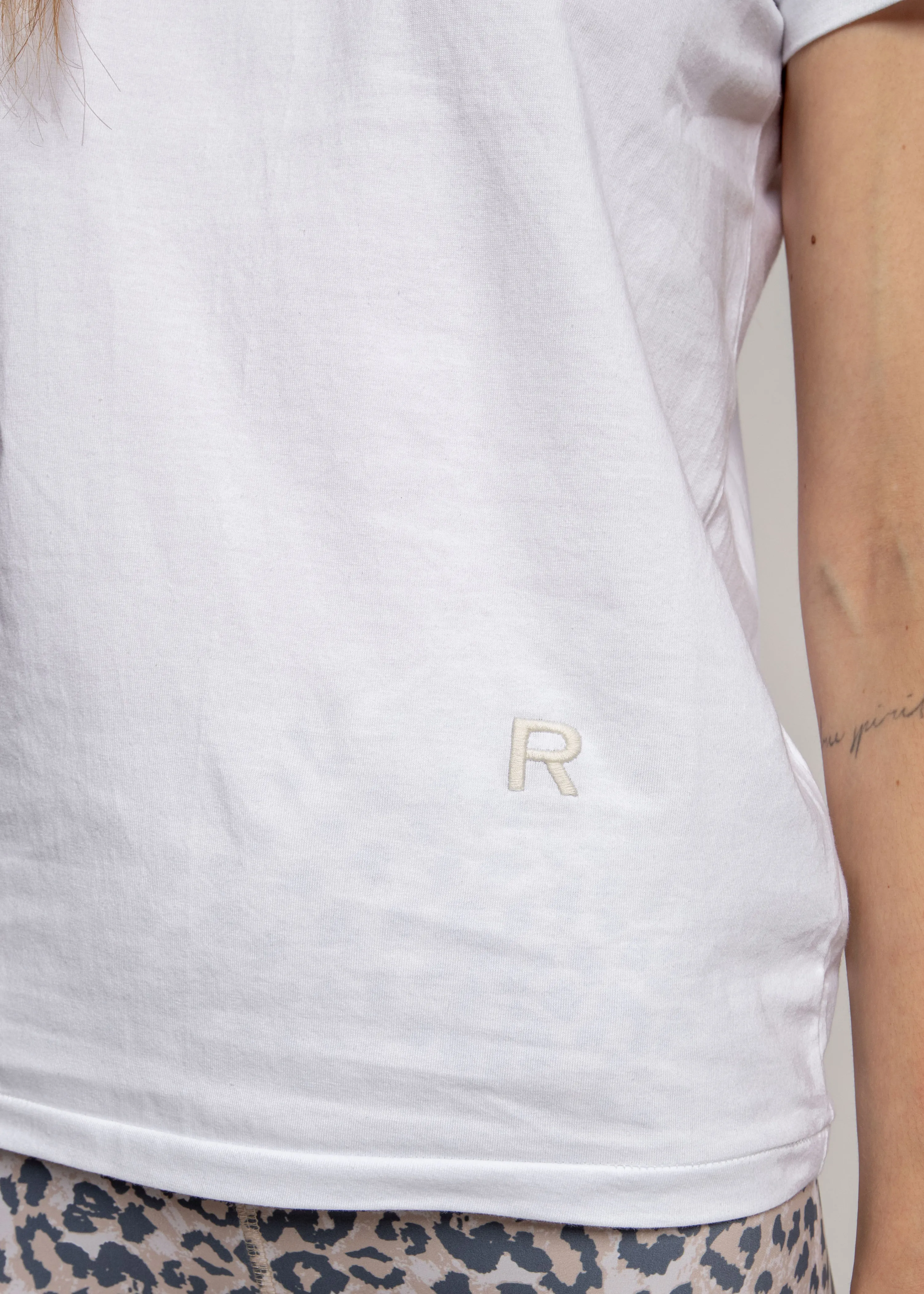 VINTAGE TEE WITH R EMBROIDERY - UNI BLANC